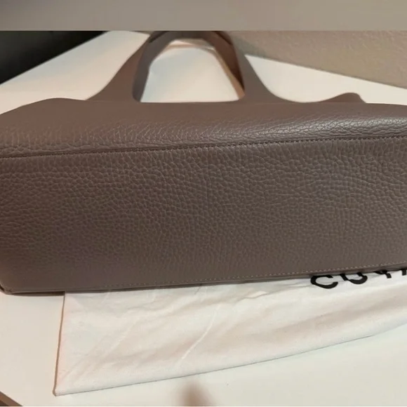 Cuyana 13” System Tote with laptop sleeve and adjustable strap - Picture 6 of 14